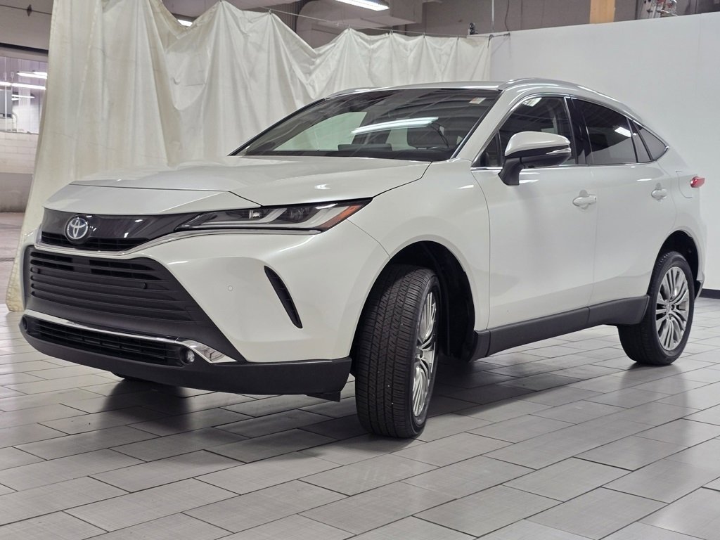 Used 2024 Toyota Venza XLE image 14