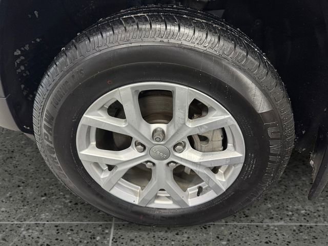 Used 2023 Jeep Grand Cherokee Limited w/ MOPAR Finishing Package image 24