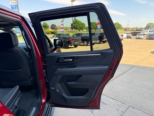 Used 2025 Chevrolet Tahoe Premier AWD/4WD image 15