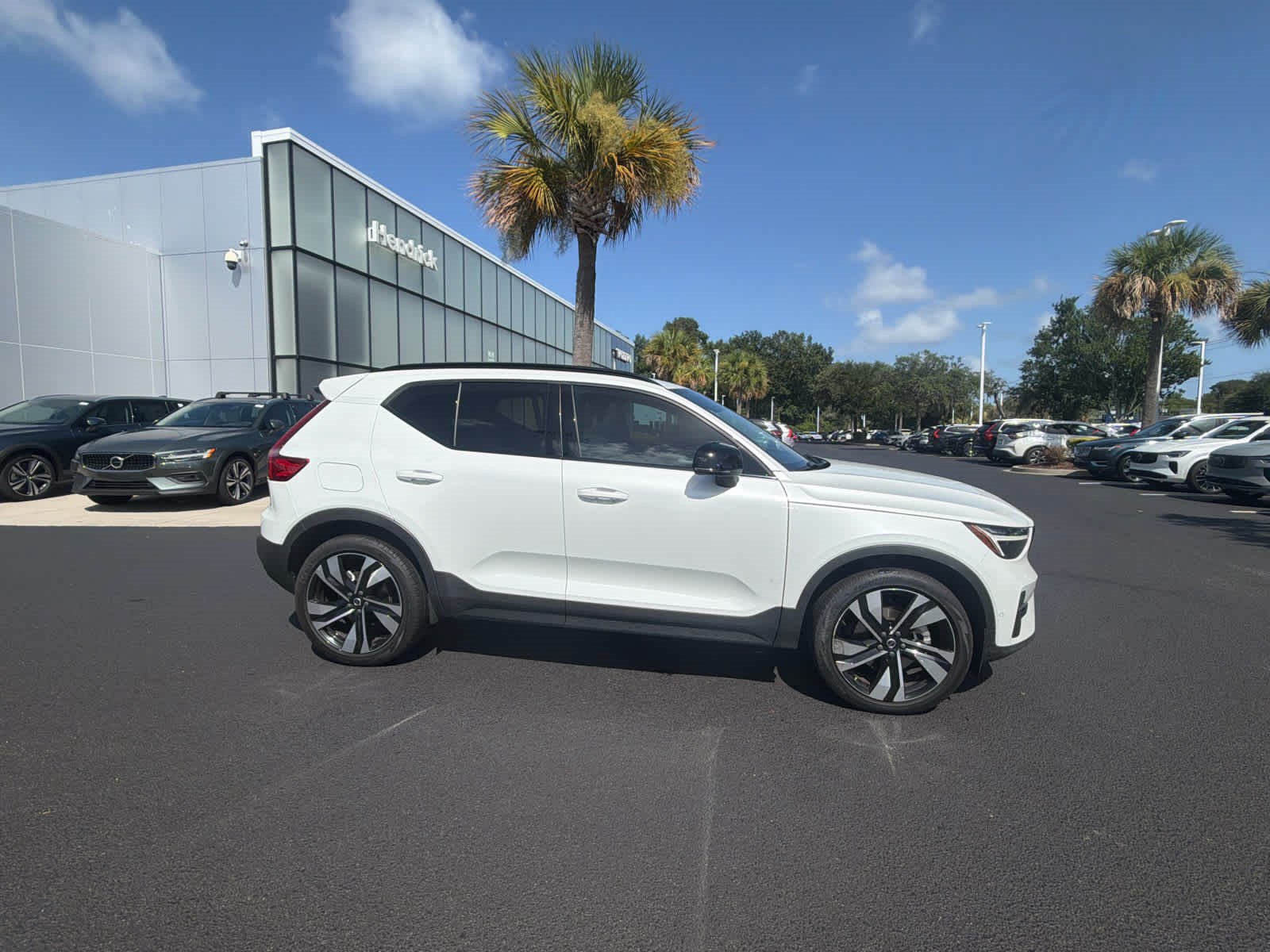 Certified 2023 Volvo XC40 B4 Plus w/ Protection Package Premier FWD image 25