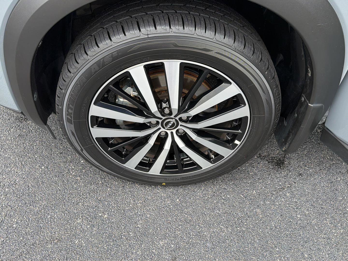 Used 2025 Nissan Pathfinder Platinum FWD image 41