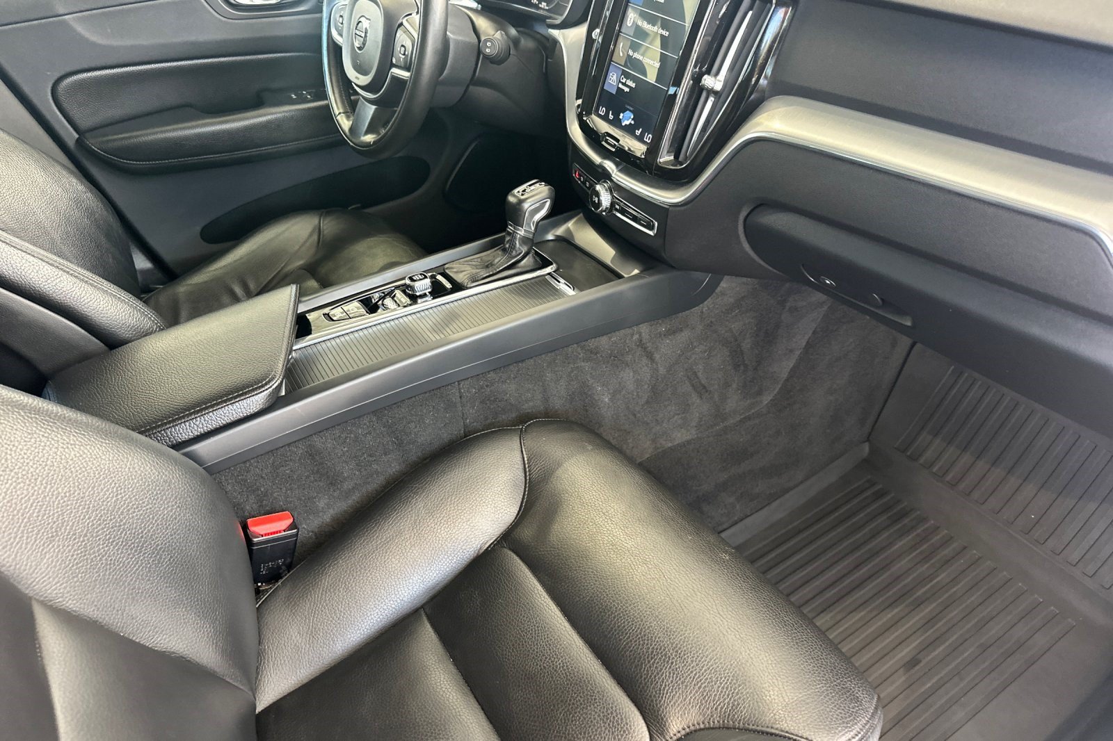 Used 2018 Volvo XC60 T6 Momentum w/ Convenience Package AWD/4WD image 19