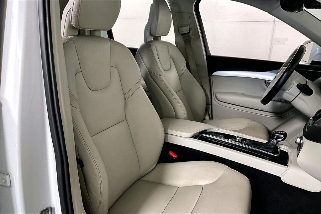 Used 2017 Volvo XC90 T6 Momentum w/ Vision Package image 7