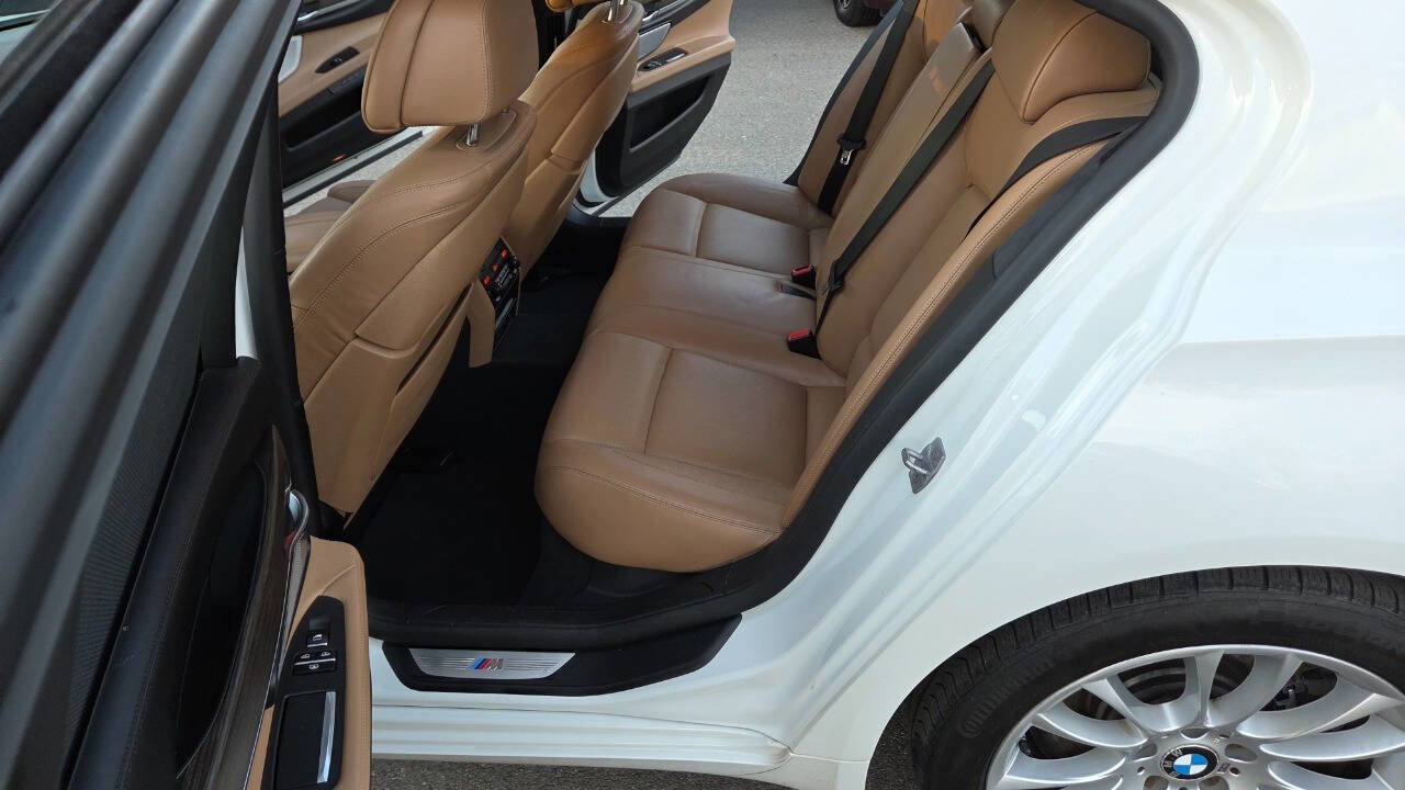 Used 2015 BMW 750i xDrive AWD/4WD image 32