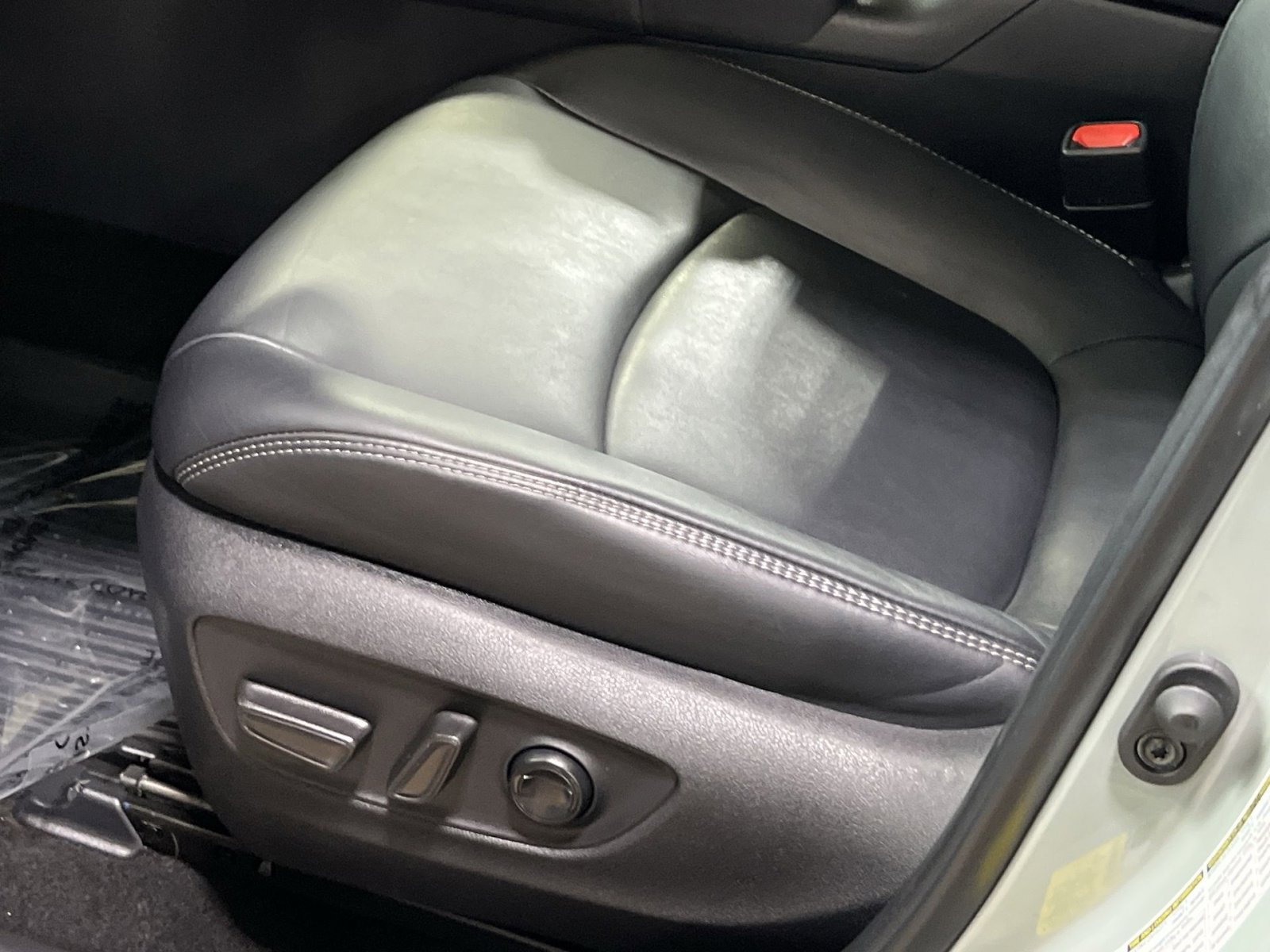 Used 2023 Toyota RAV4 XLE Premium image 14