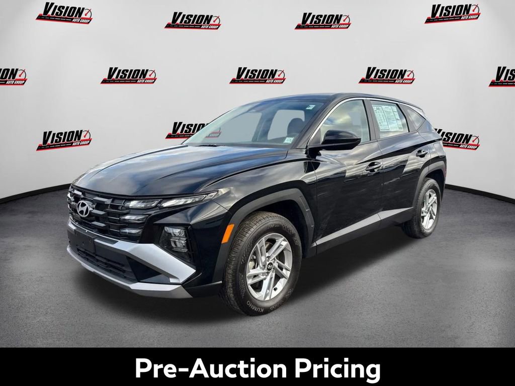 Certified 2025 Hyundai Tucson SE image 1