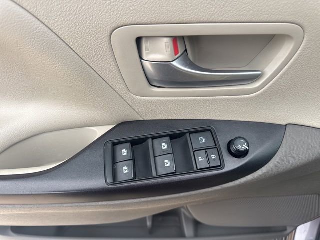 Used 2015 Toyota Sienna LE FWD image 33