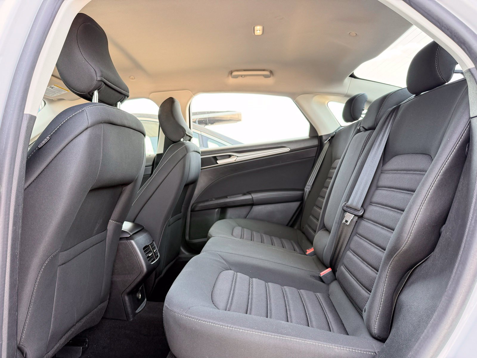 Used 2019 Ford Fusion SE FWD image 14