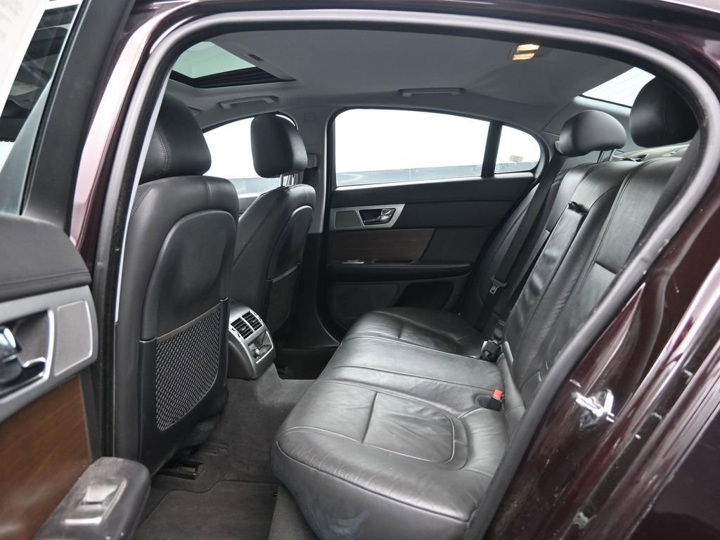 Used 2015 Jaguar XF Premium image 23
