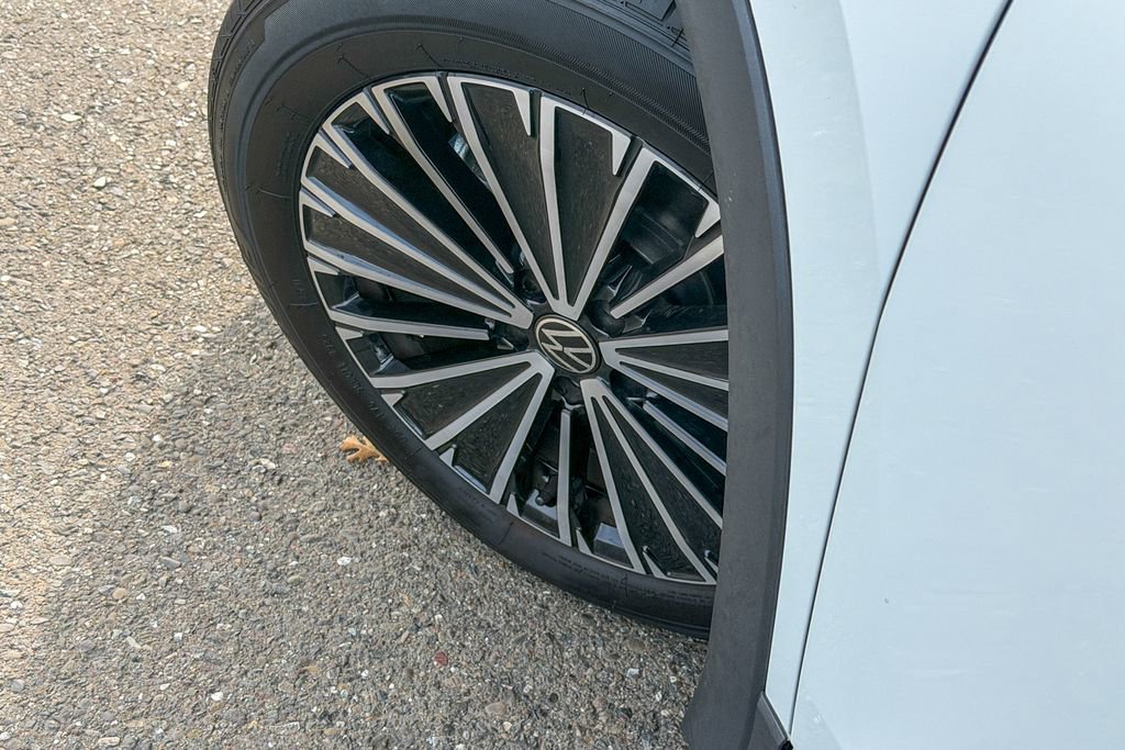 Certified 2025 Volkswagen Tiguan S w/ 18" Wheel Package image 10