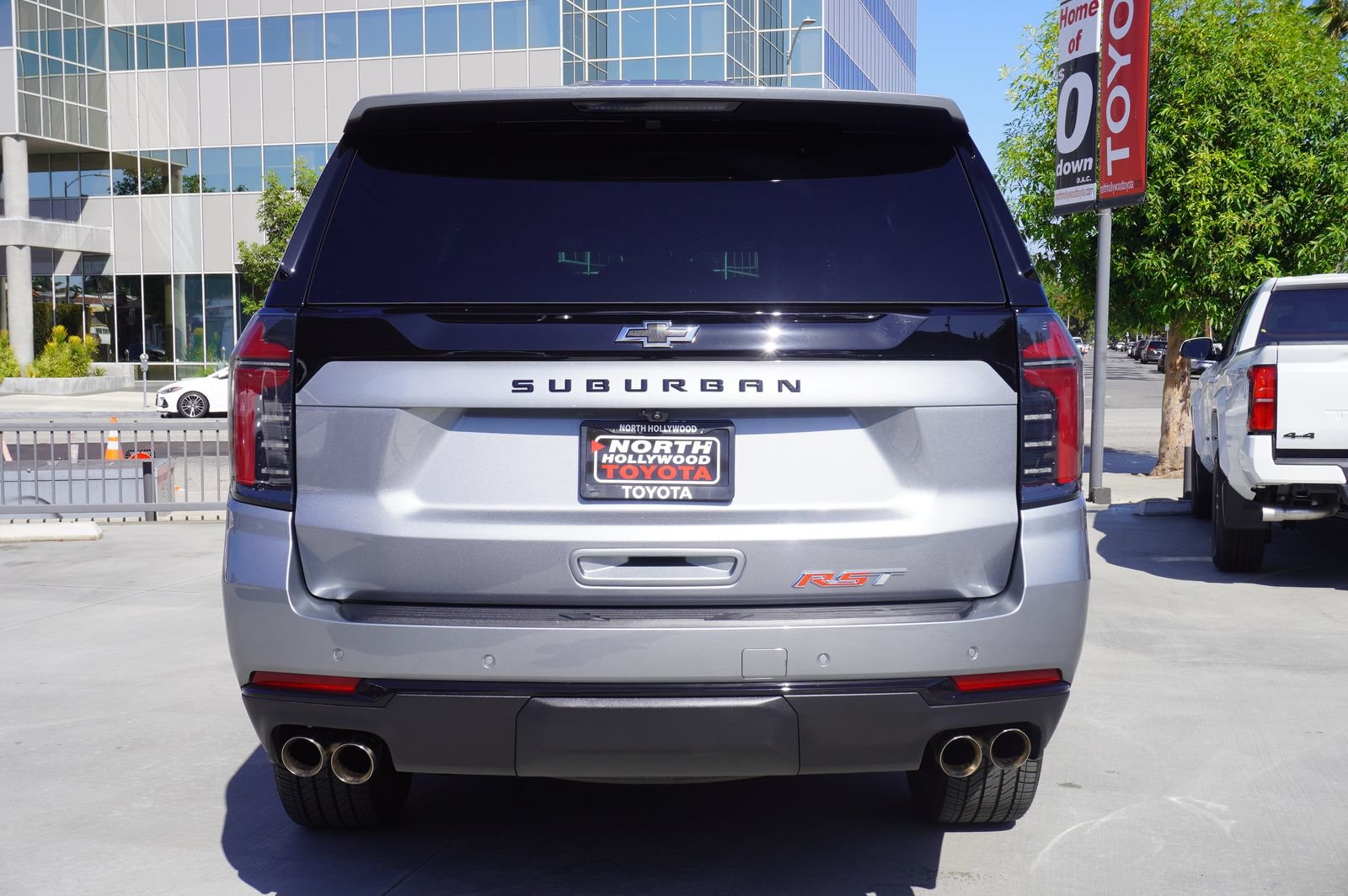 Used 2026 Chevrolet Suburban RST RWD image 6
