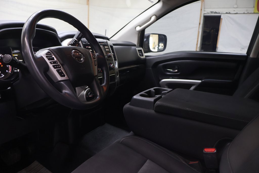 Used 2018 Nissan Titan SV image 17