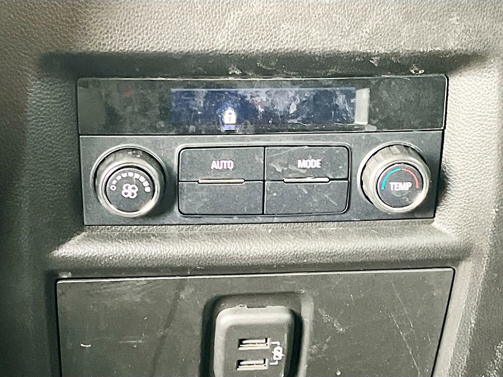 Used 2020 Chevrolet Traverse LT image 26