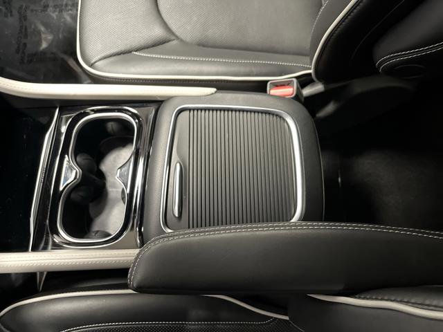 Used 2022 Chrysler Pacifica Limited w/ Uconnect Theater Family Group image 22