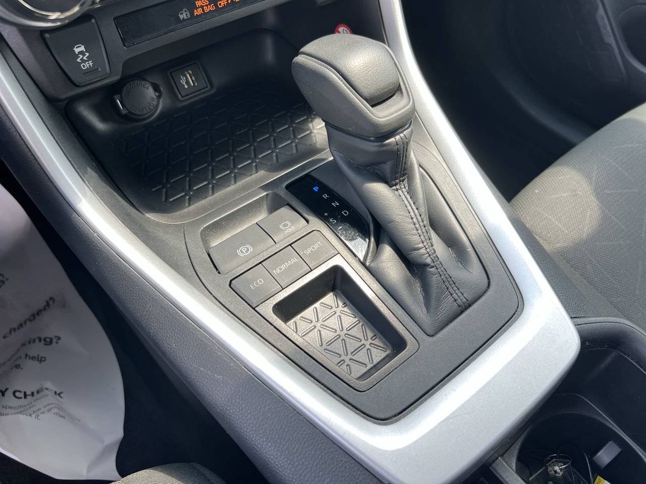 Used 2025 Toyota RAV4 XLE FWD image 26