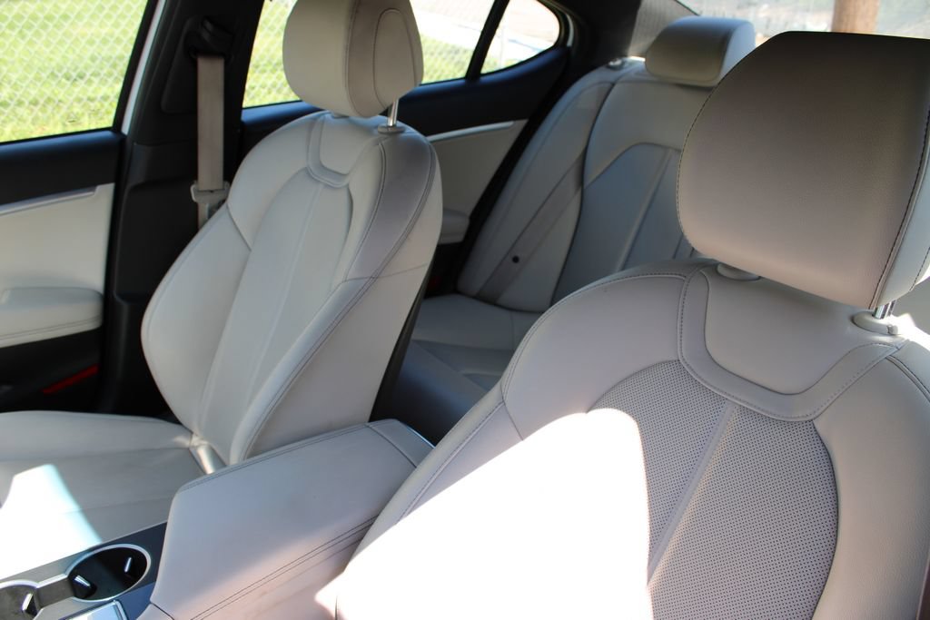 Used 2024 Genesis G70 2.5T image 9