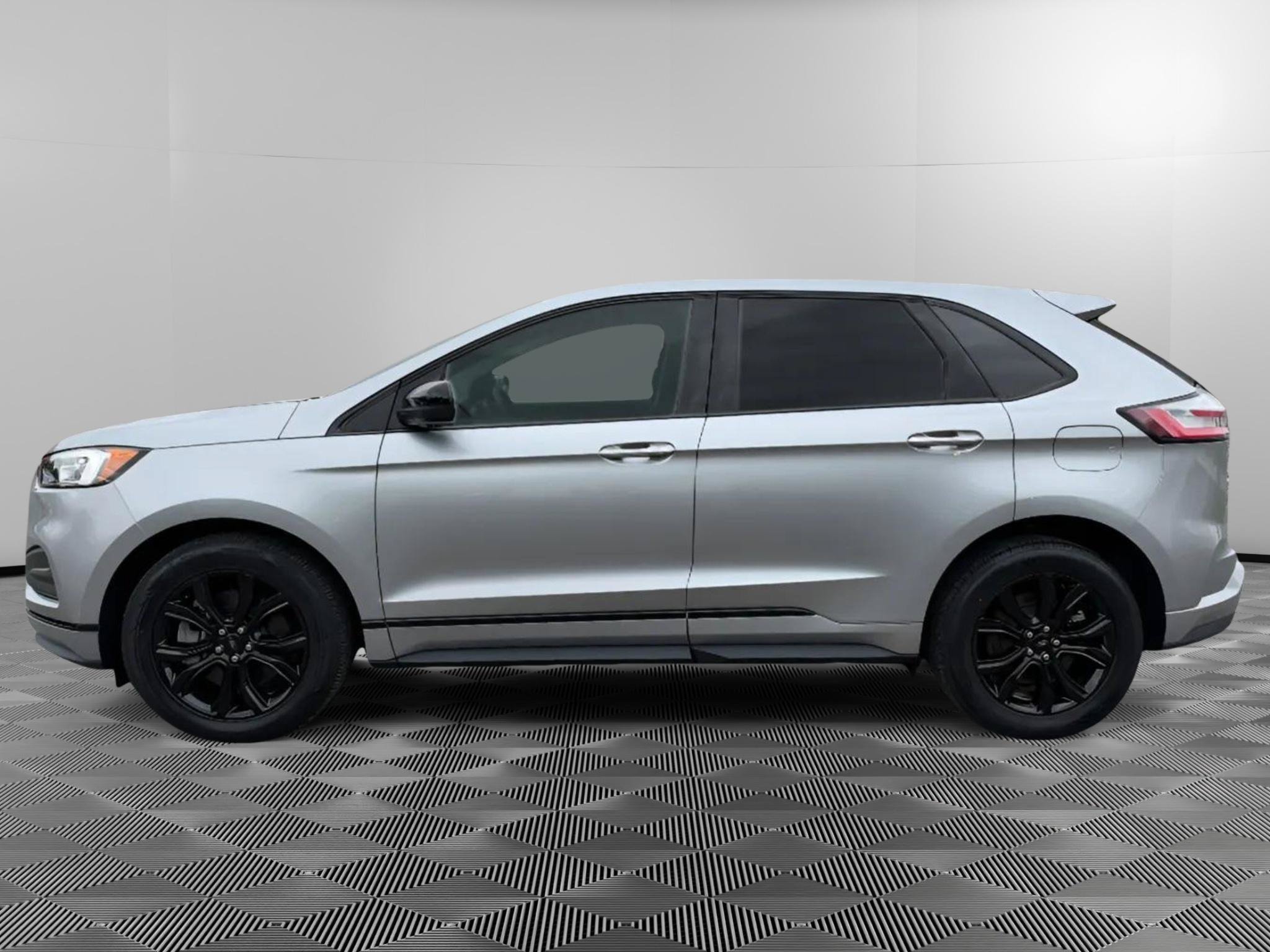 Used 2023 Ford Edge SE w/ Black Appearance Package AWD/4WD image 5