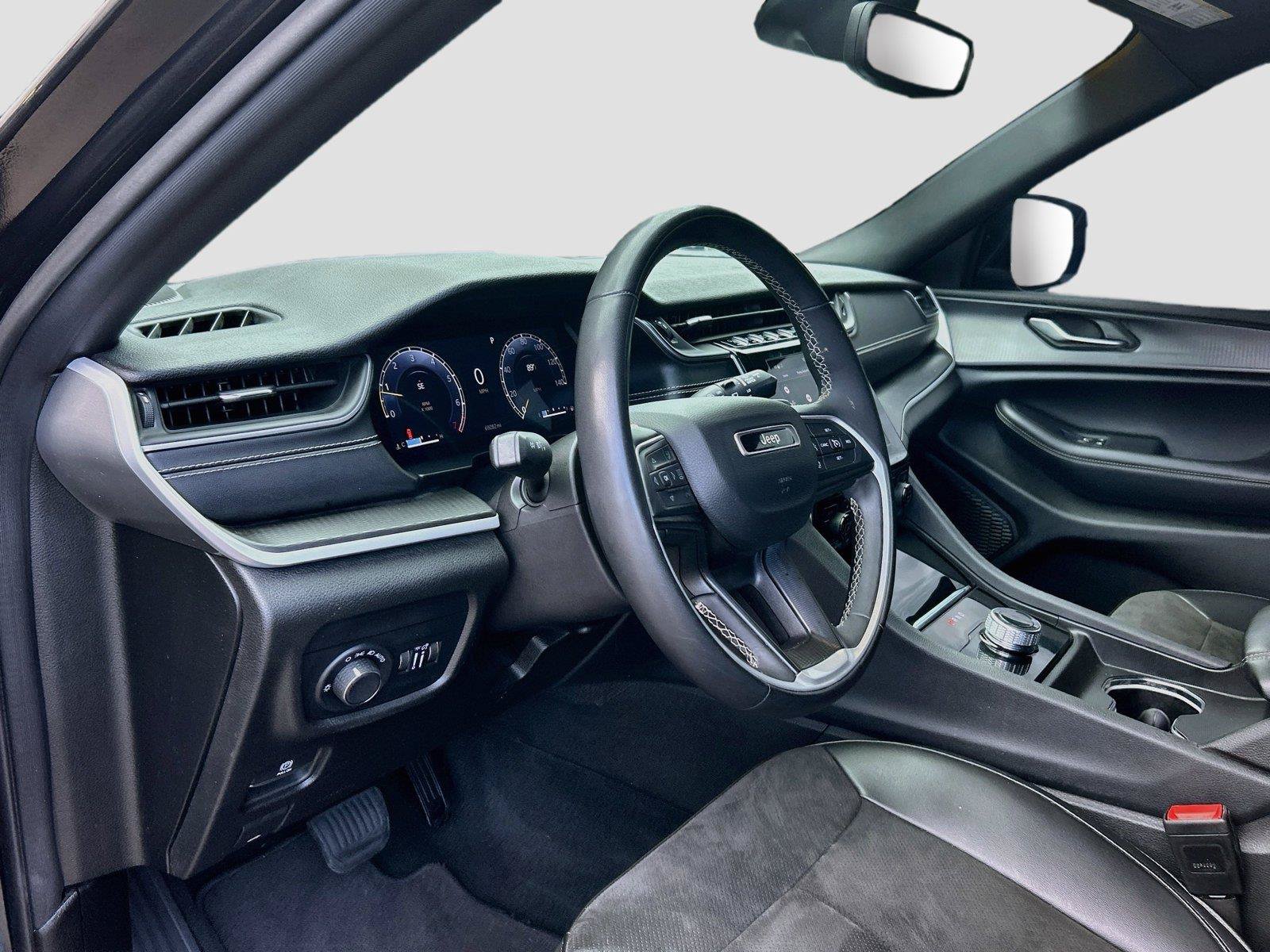 Used 2023 Jeep Grand Cherokee Altitude AWD/4WD image 28