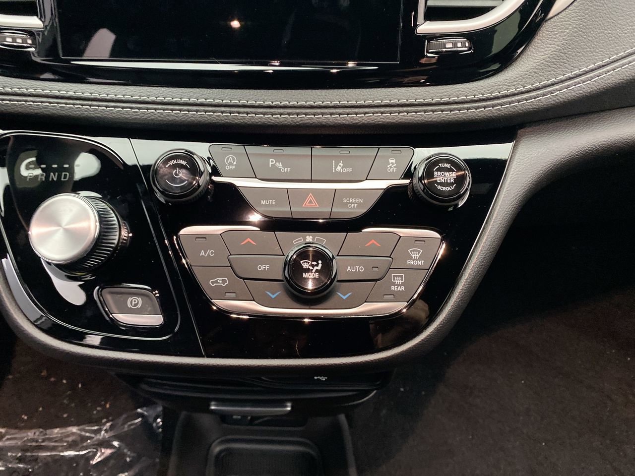 New 2027 Chrysler Pacifica Select FWD image 20