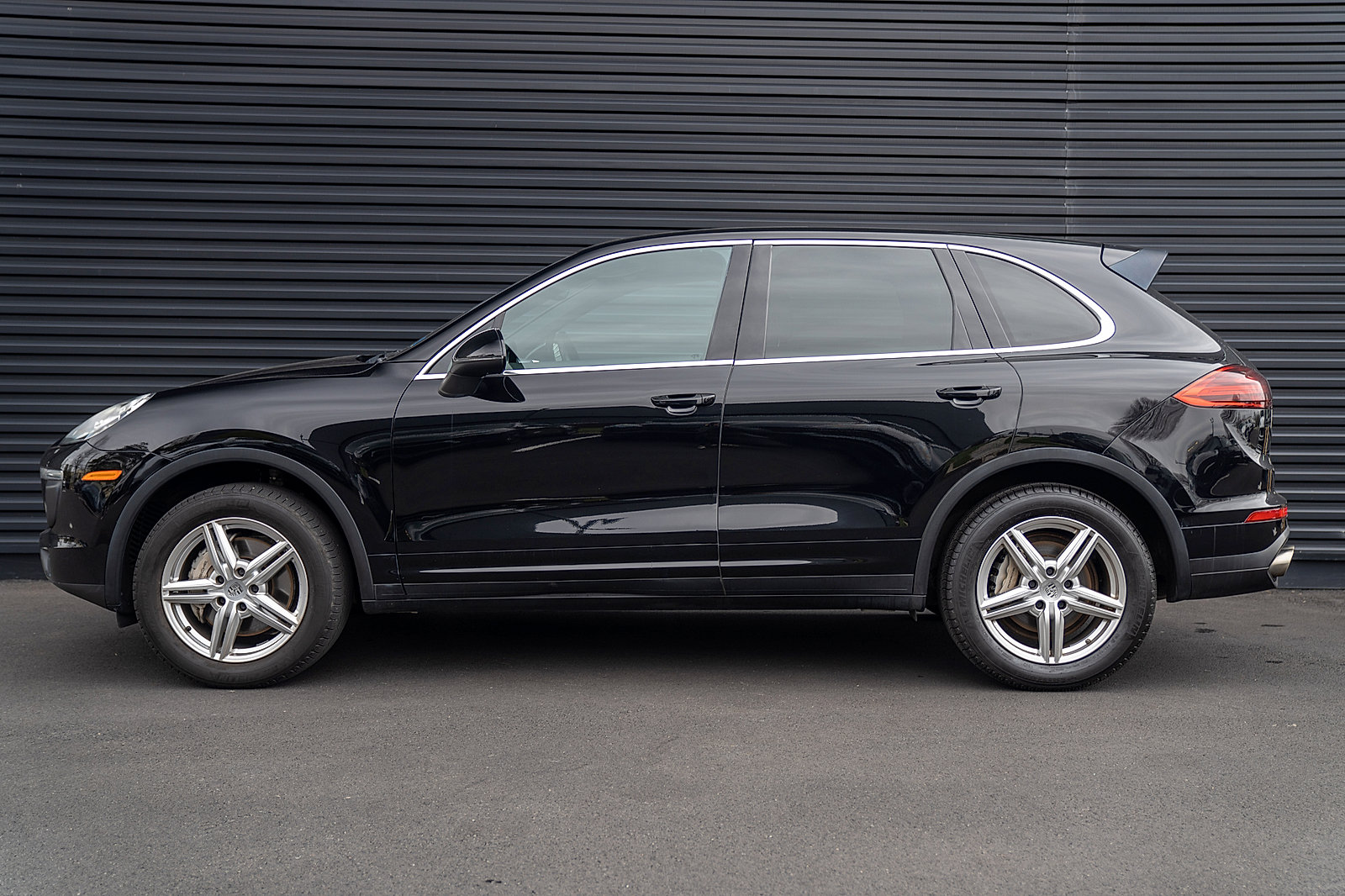 Used 2017 Porsche Cayenne S image 2
