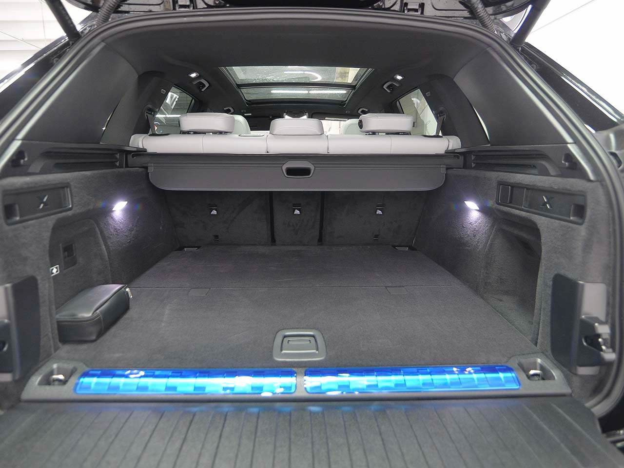 Used 2026 BMW X5 xDrive50e AWD/4WD image 11