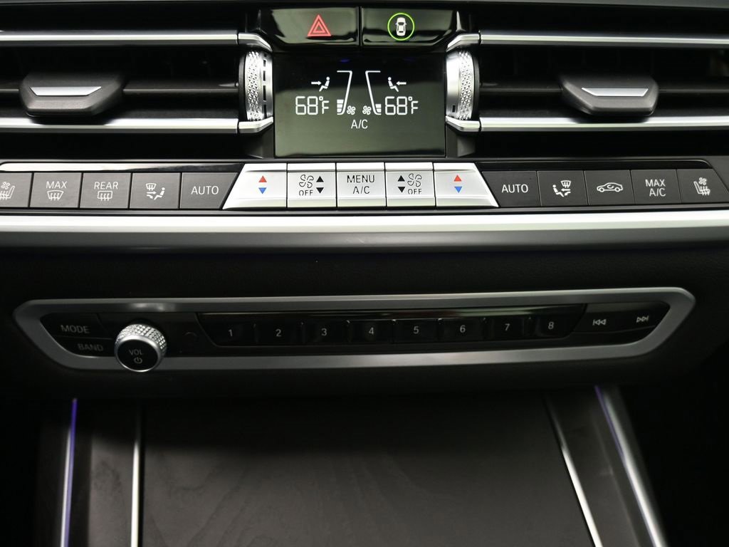 Used 2022 BMW X7 xDrive40i w/ Premium Package image 17