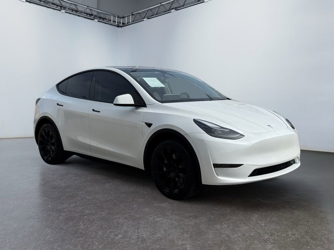 Used 2024 Tesla Model Y 2WD image 3