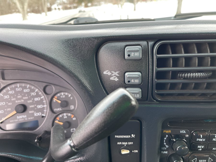 Used 2002 Chevrolet S10 Pickup LS w/ LS Preferred Equipment Group AWD/4WD image 20