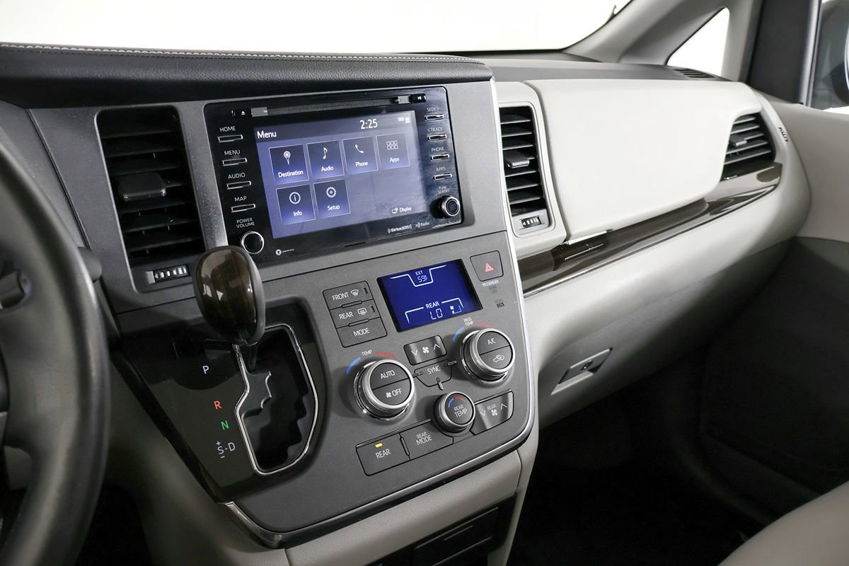 Used 2018 Toyota Sienna XLE w/ XLE Navigation Package FWD image 30