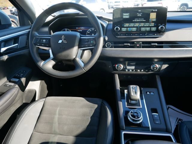 Used 2023 Mitsubishi Outlander SE image 17