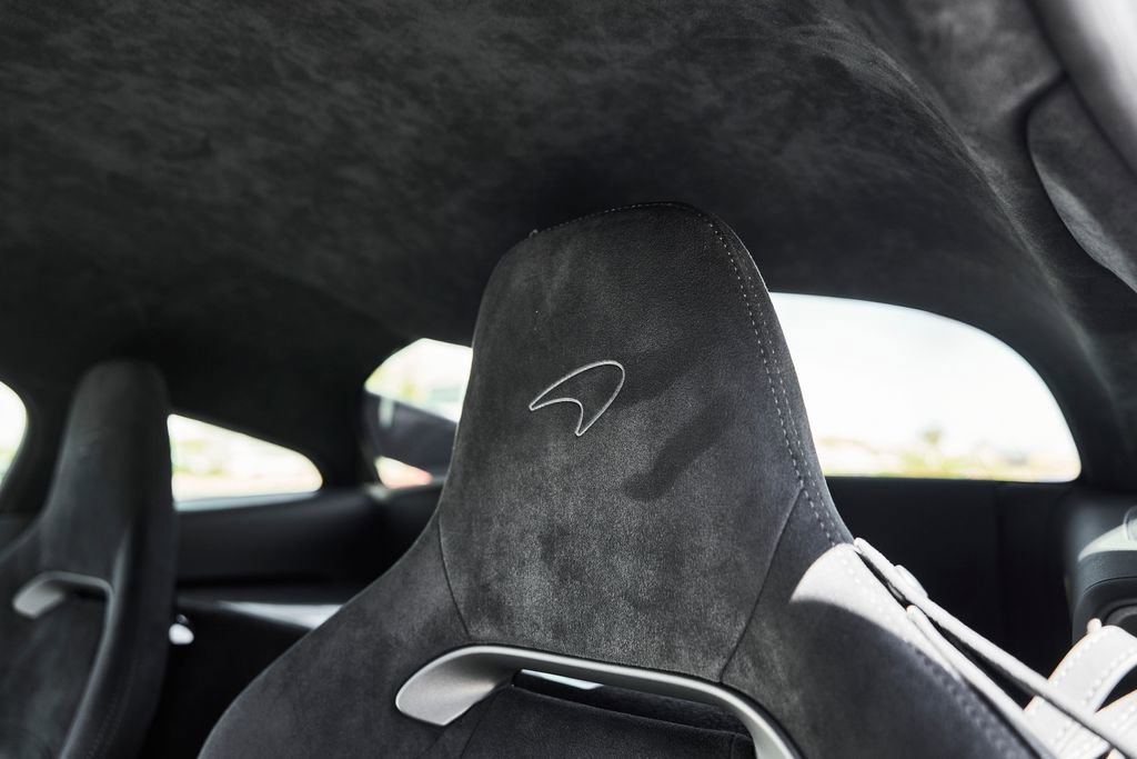Used 2024 McLaren Artura RWD image 31