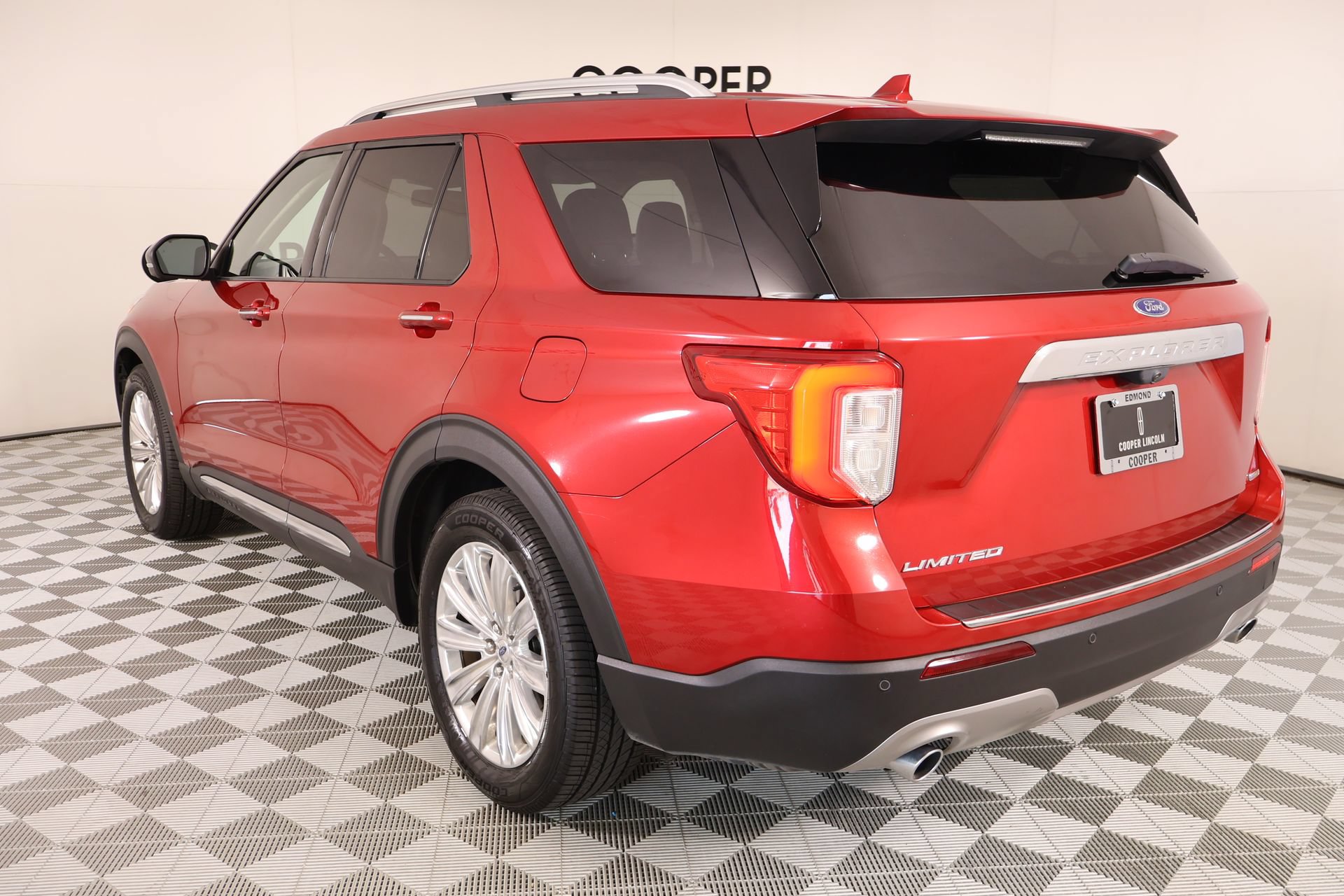 Used 2020 Ford Explorer Limited RWD image 26