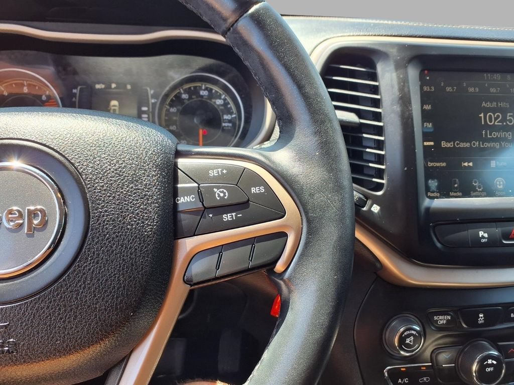 Used 2016 Jeep Cherokee Latitude w/ Safety/Convenience Group FWD image 11