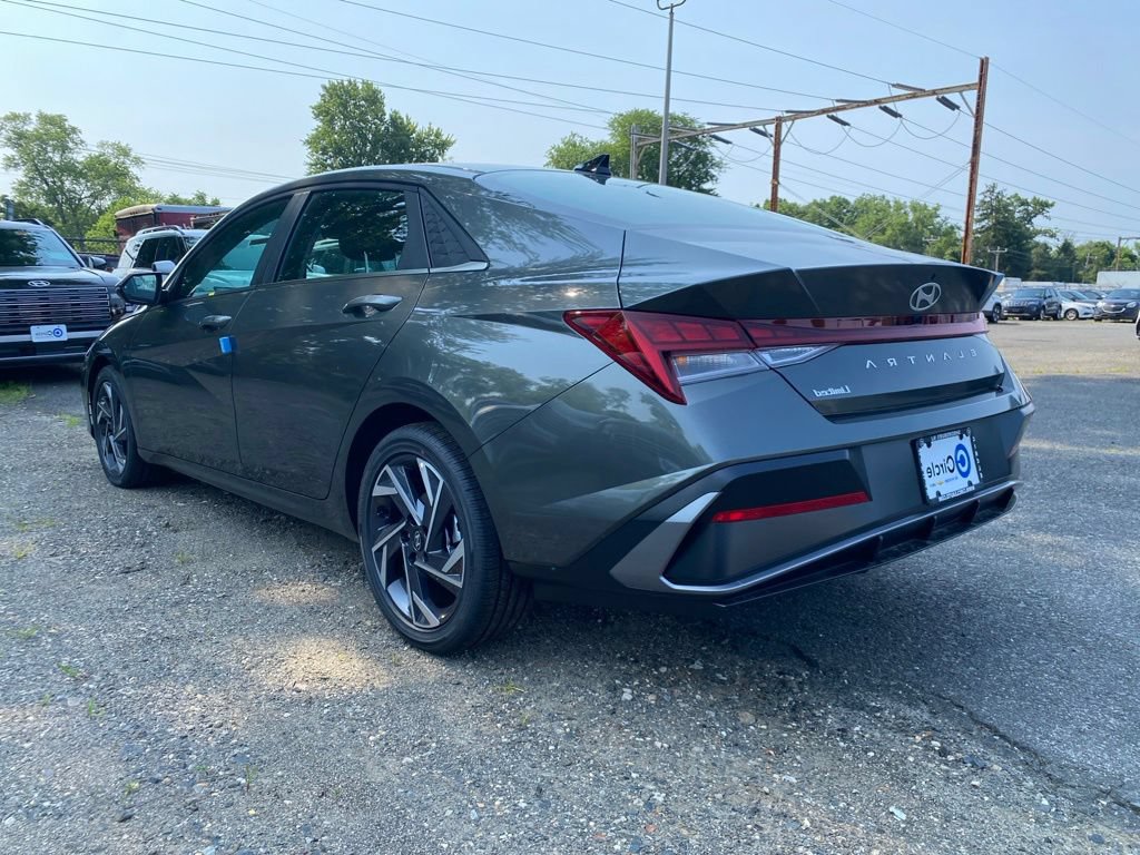 New 2026 Hyundai Elantra Limited FWD image 8