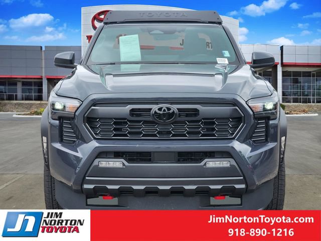 Used 2025 Toyota Tacoma TRD Off-Road image 2
