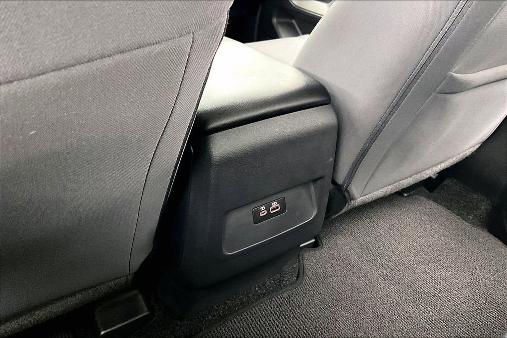 Used 2025 Nissan Frontier SV image 34