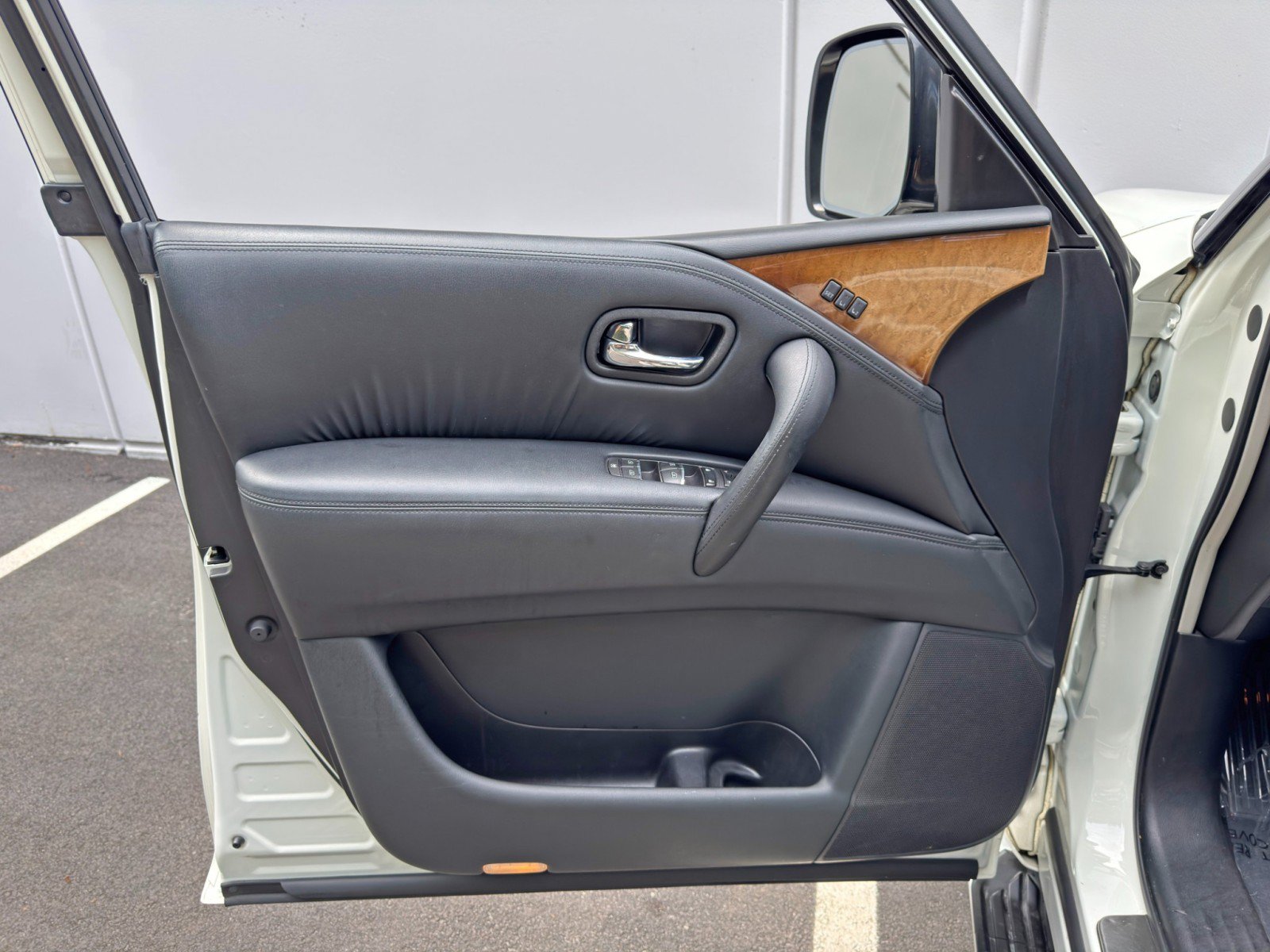 Used 2014 INFINITI QX80 4WD w/ Theater Package image 46