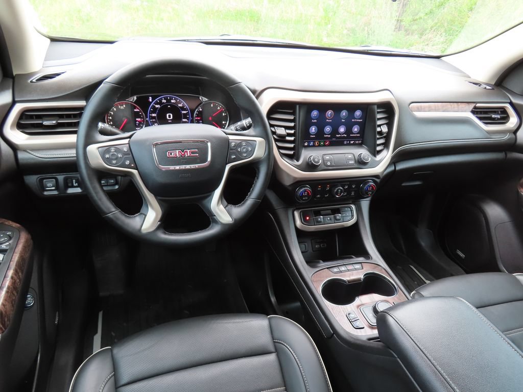 Certified 2023 GMC Acadia Denali w/ Black Diamond Edition AWD/4WD image 4