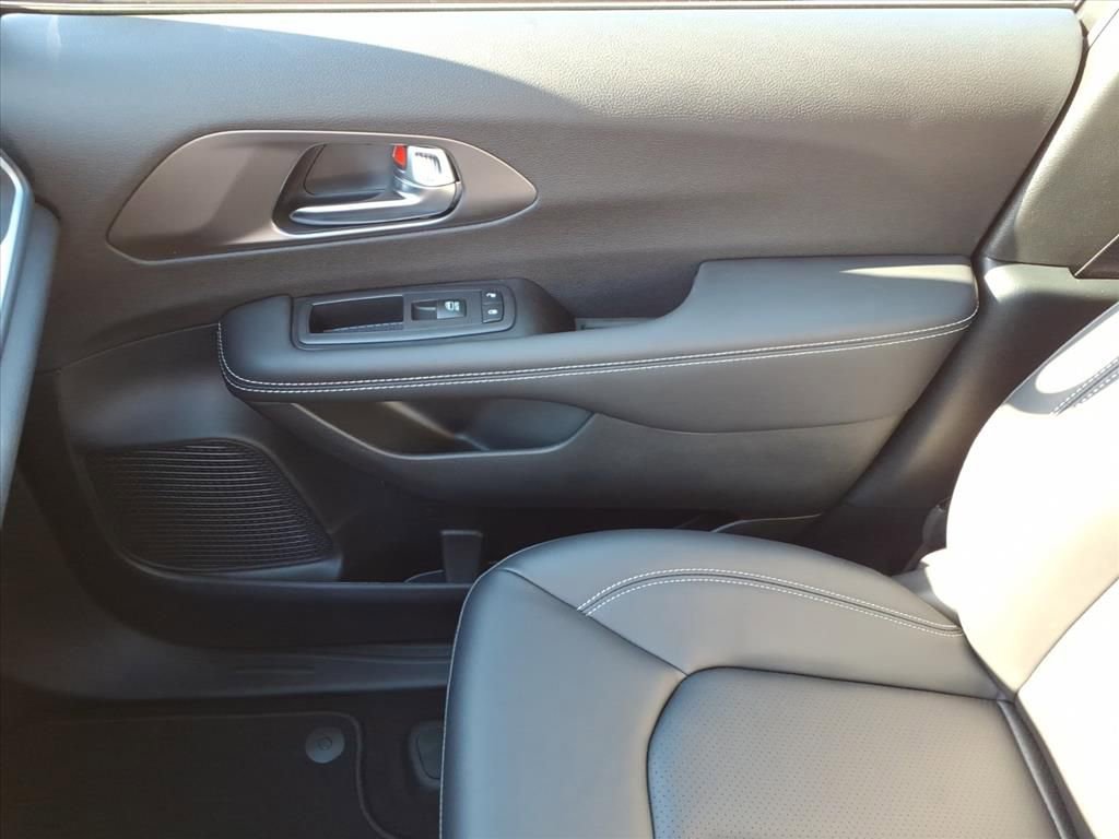 New 2026 Chrysler Pacifica Select image 29