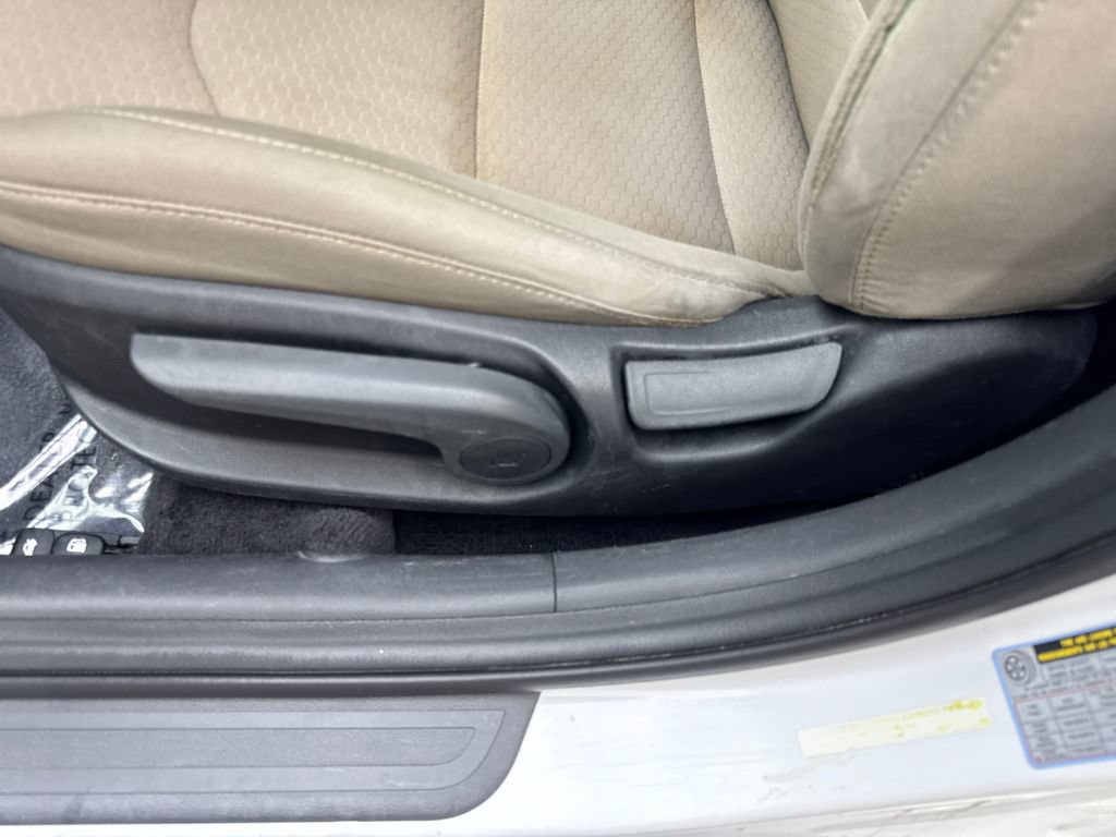 Used 2019 Hyundai Elantra SE FWD image 17