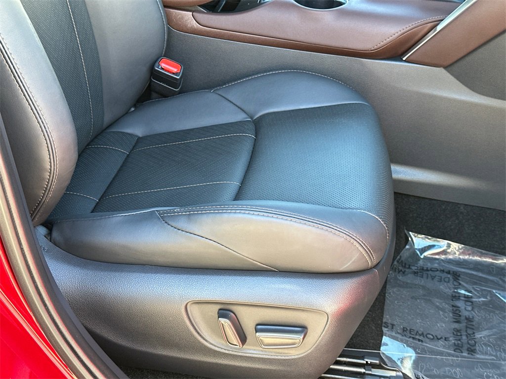 Used 2024 Toyota Venza Limited image 12