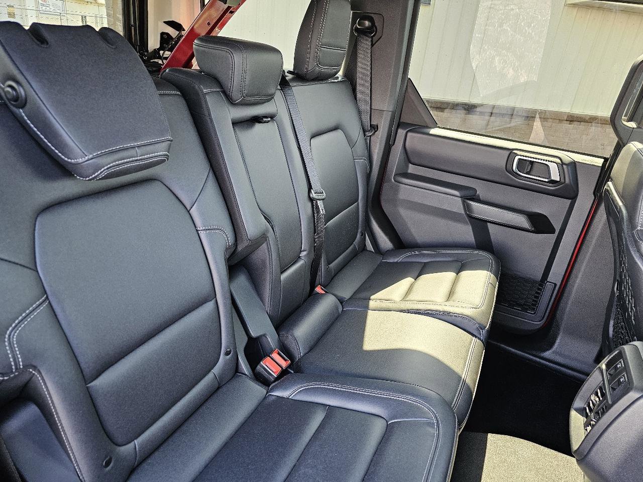Used 2025 Ford Bronco Badlands AWD/4WD image 27
