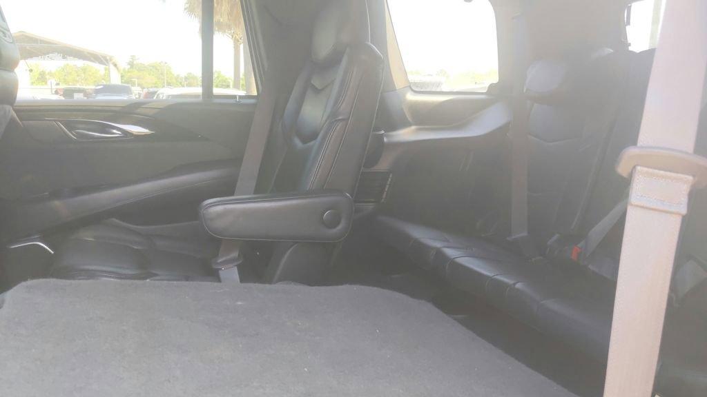 Used 2016 Cadillac Escalade Platinum image 30