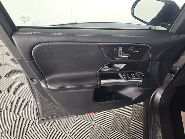 Used 2023 Mercedes-Benz GLB 250 image 8