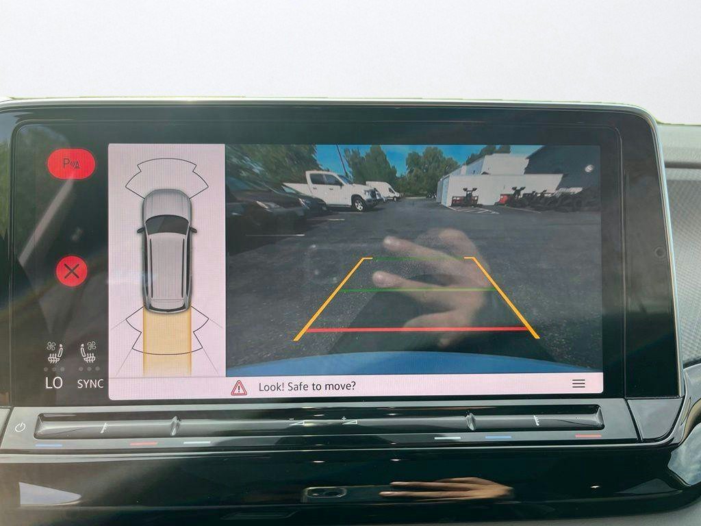 Certified 2024 Volkswagen Atlas Peak Edition SE AWD/4WD image 19