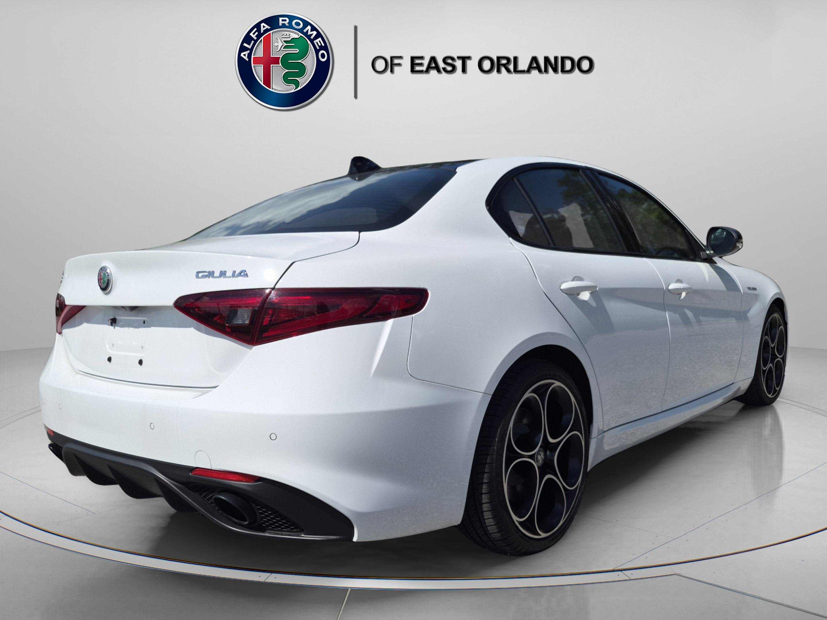 Used 2022 Alfa Romeo Giulia Veloce RWD image 6