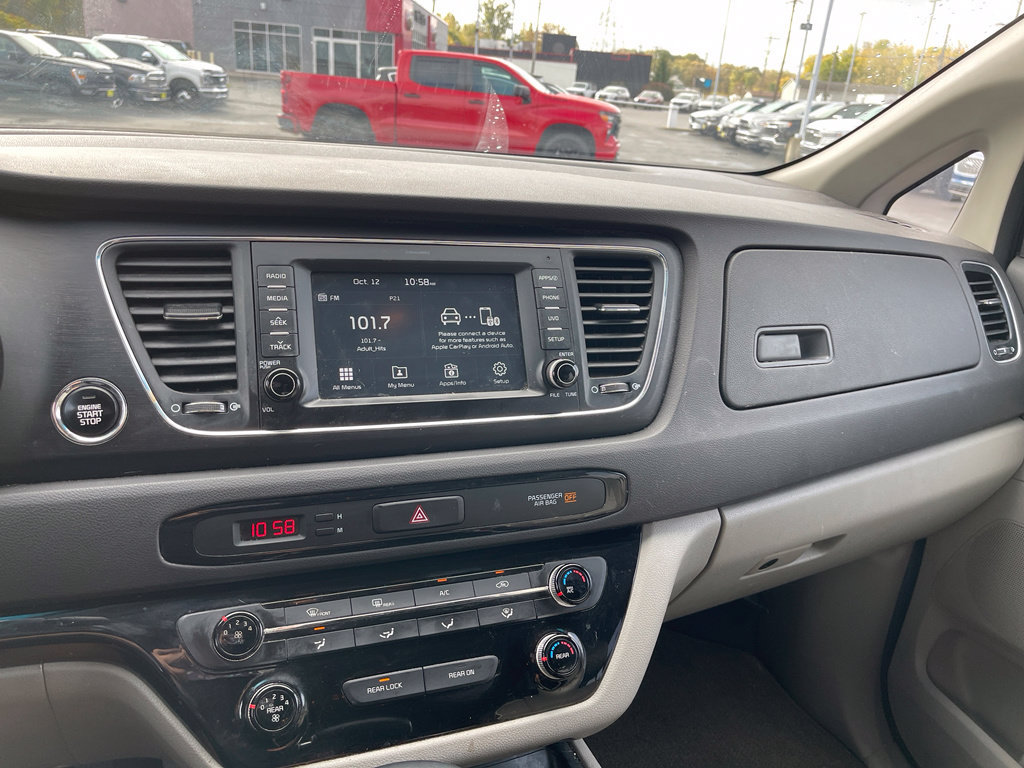 Used 2017 Kia Sedona LX w/ LX Essentials Premium Package FWD image 13