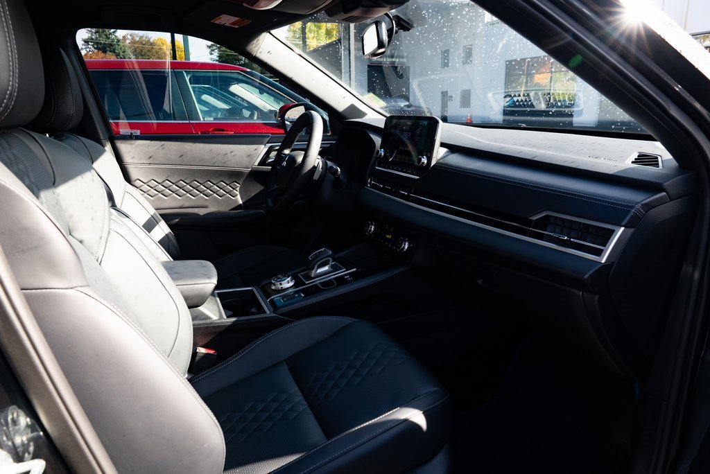 Used 2025 Mitsubishi Outlander SEL Black Edition image 24