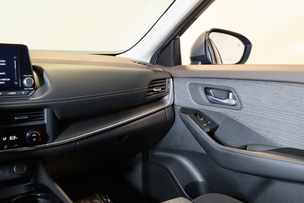 Used 2023 Nissan Rogue SV AWD/4WD image 15