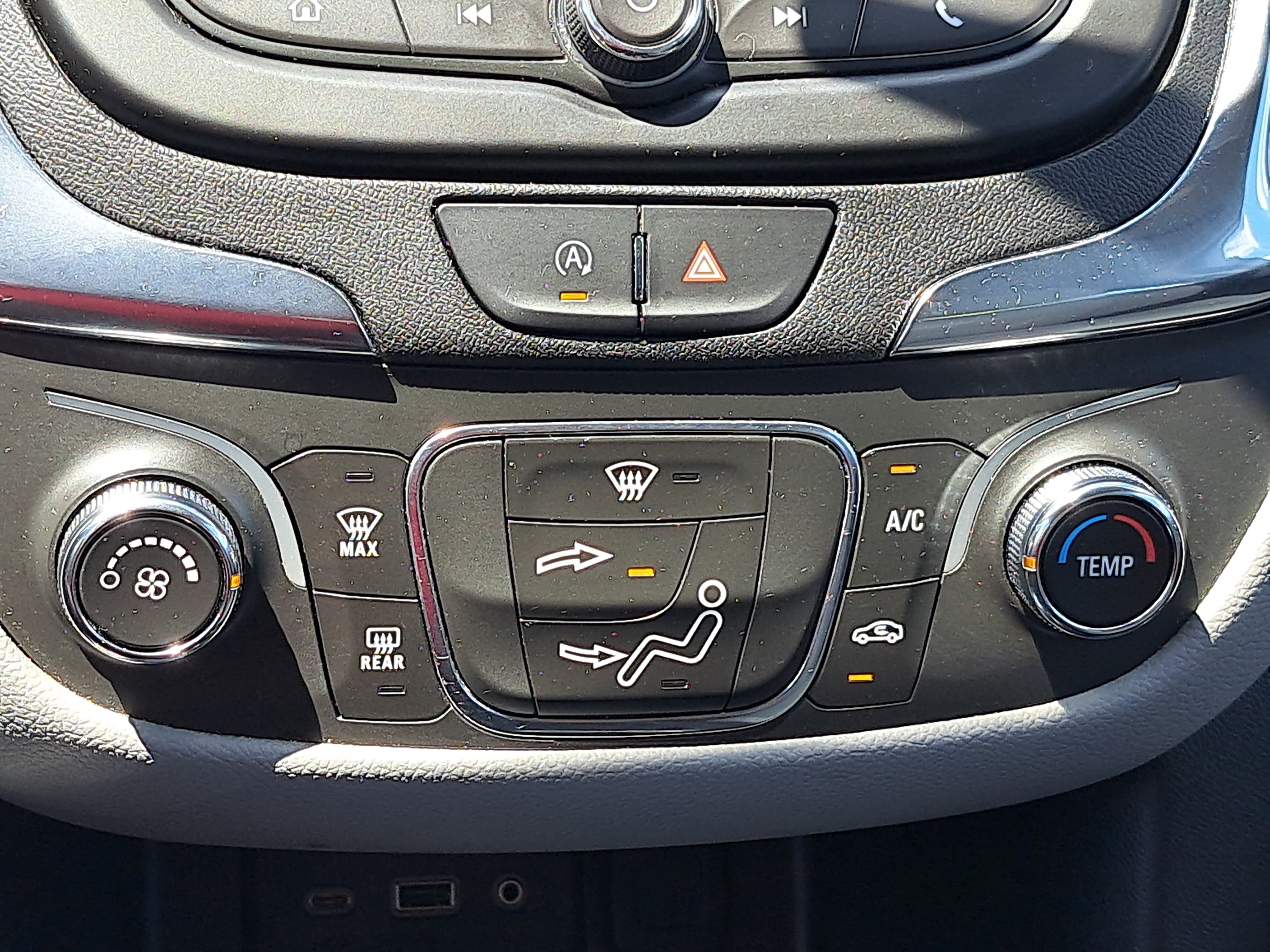 Used 2023 Chevrolet Equinox LS FWD image 21